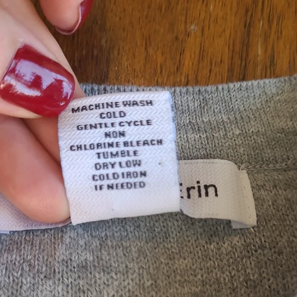 Chic Gray Pearl-Embellished Cardigan - Picture 12 of 12